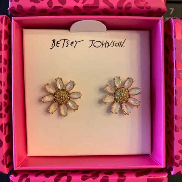 Betsey Johnson Jewelry - BETSEY JOHNSON Daisy Stud Earrings *NEW*